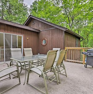 Cabin With Fire Pit And Decks - Walk To Lake Harmony! Βίλα Exterior photo