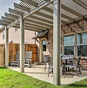 College Station Townhouse With Patio And Pool Access! Βίλα Exterior photo