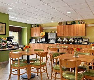 Microtel Inn & Suites Κολούμπια Restaurant photo
