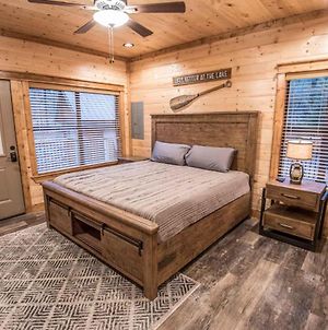 All Decked Out Cabin In The Woods Βίλα Broken Bow Exterior photo