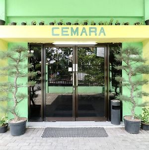 Hotel Cemara Σουραμπάγια Exterior photo