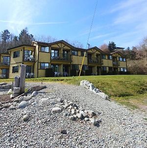 Wessex Inn By The Sea Cowichan Bay Exterior photo