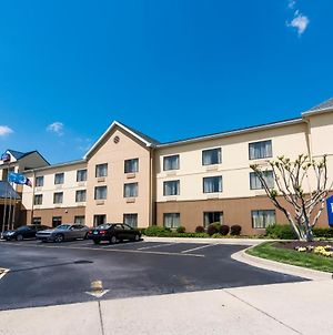 Fairfield Inn And Suites By Marriott Τσέσαπικ Exterior photo