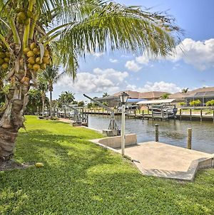 Bright Canalfront Home With Boat Dock, Patio, Grill! Κέιπ Κόραλ Exterior photo