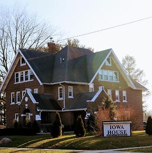 Iowa House Historic Inn Ames Exterior photo