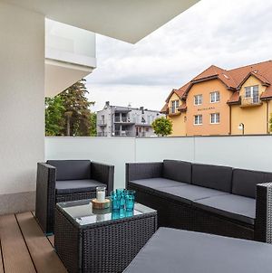 Sunny Rewal Apartments By Renters Exterior photo