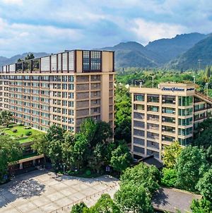 Howard Johnson By Wyndham Conference Resort Chengdu Dujiangyan Exterior photo